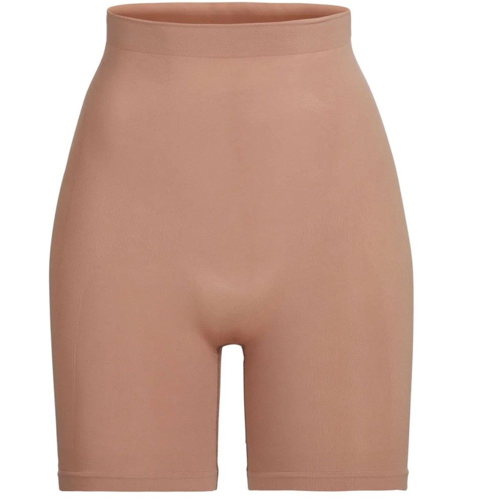 Skims Nwt short mid thigh with open gusset